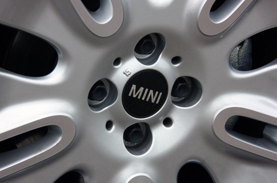  Mini Cooper 50 Camden Edition 2010 года  (фото 40 из 53)